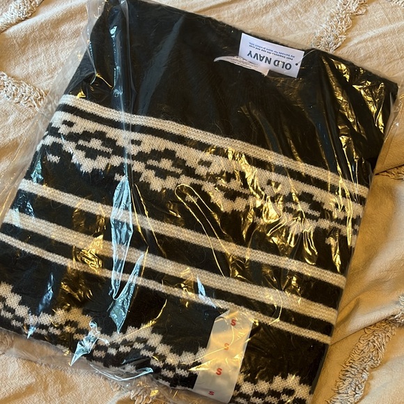 Old Navy Cozy Pull Over Sweater - Picture 2 of 3